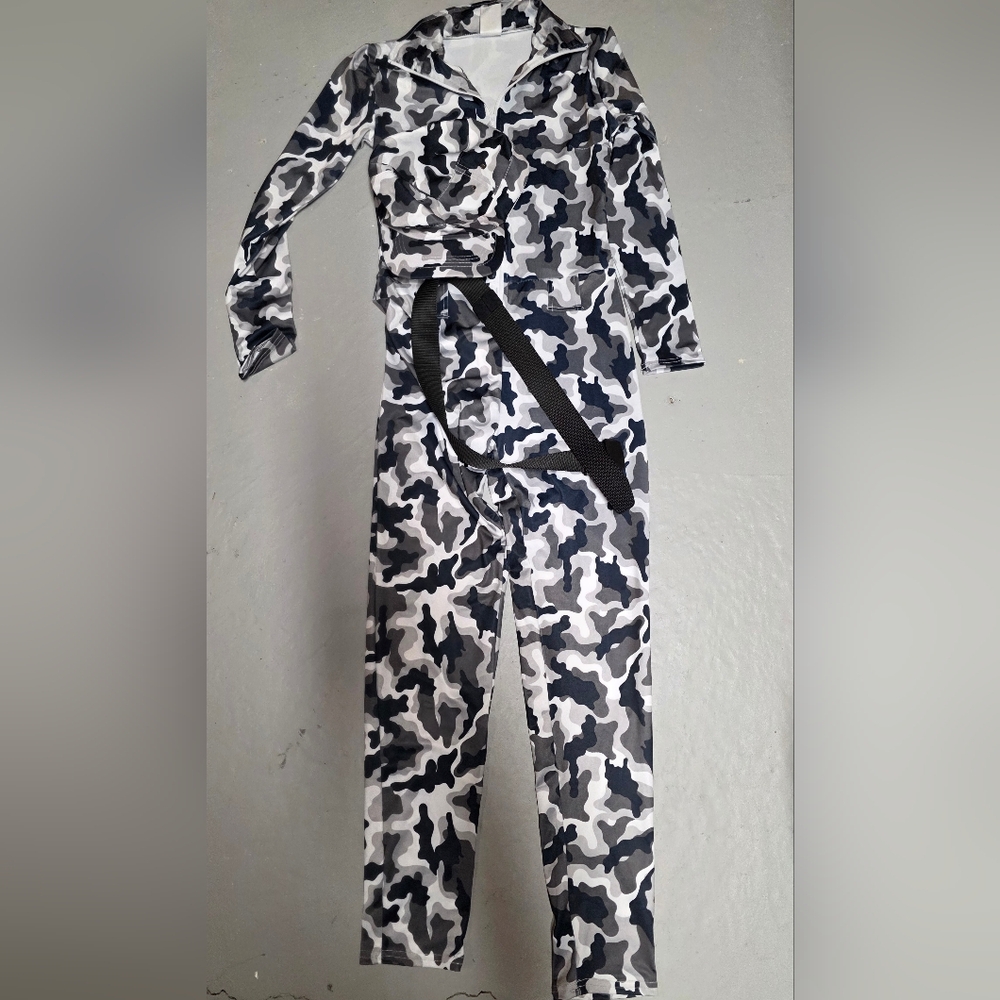 Spirit Halloween Snow Soldier Costume Camouflage Jumpsuit in Black and White S - Picture 3 of 7